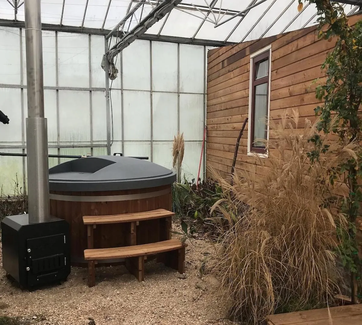 Unique Tiny House Close To Ams Airport With Hottub Rijsenhout Chalet